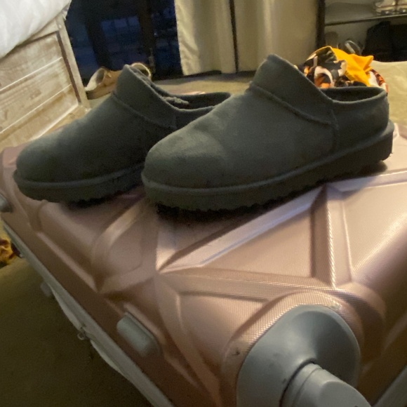 Grey Uggs NWOT - Picture 2 of 4